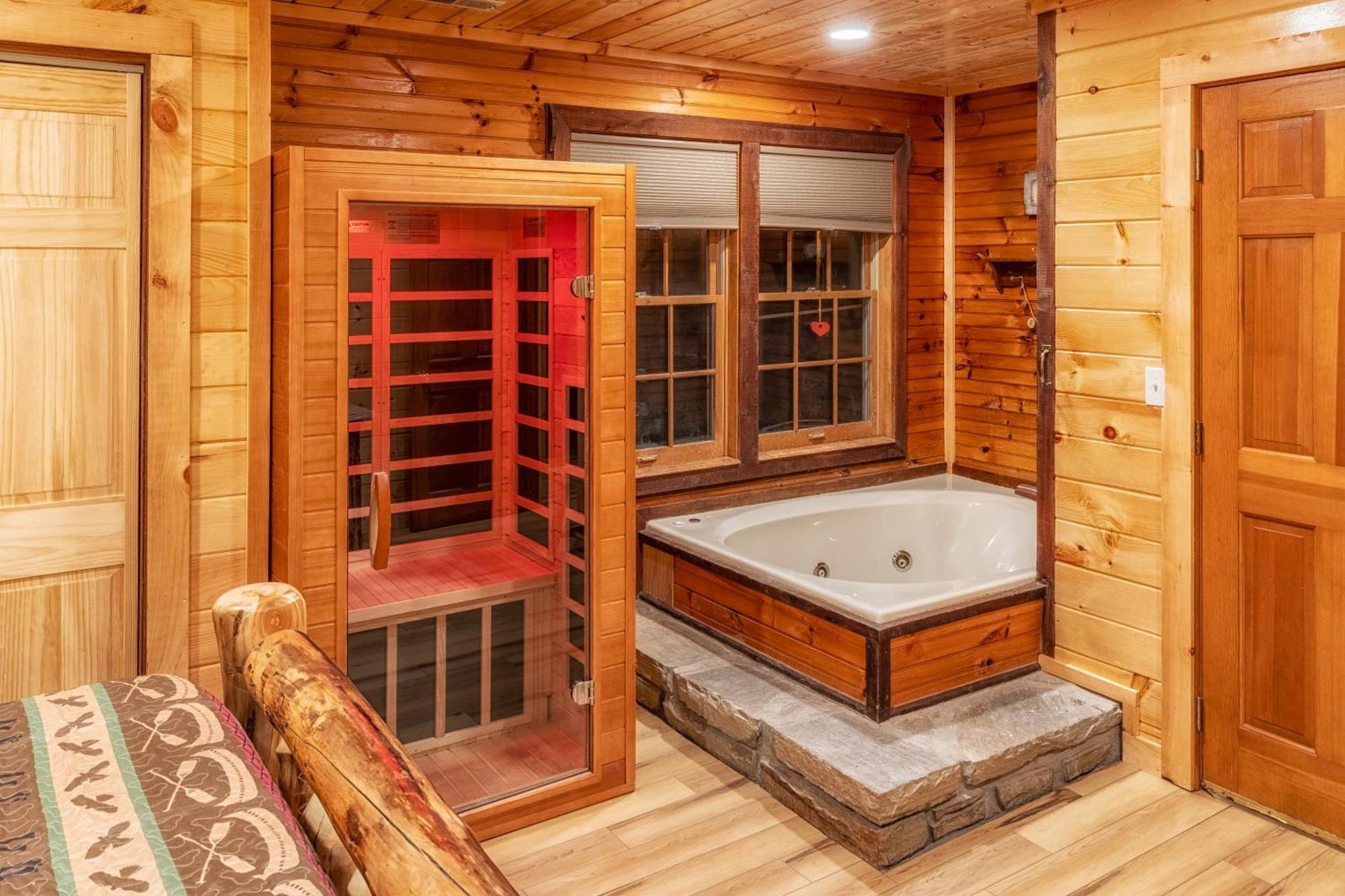 Real Log Cabin With Amazing Views, Hot Tub, Sauna, Games Gatlinburg Ngoại thất bức ảnh