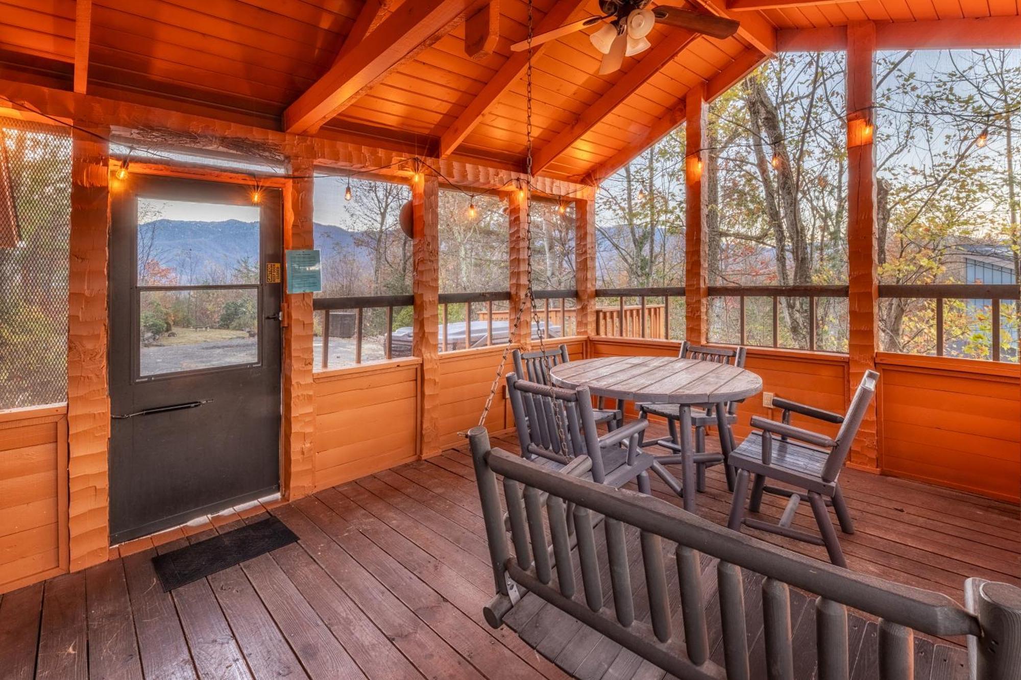 Real Log Cabin With Amazing Views, Hot Tub, Sauna, Games Gatlinburg Ngoại thất bức ảnh