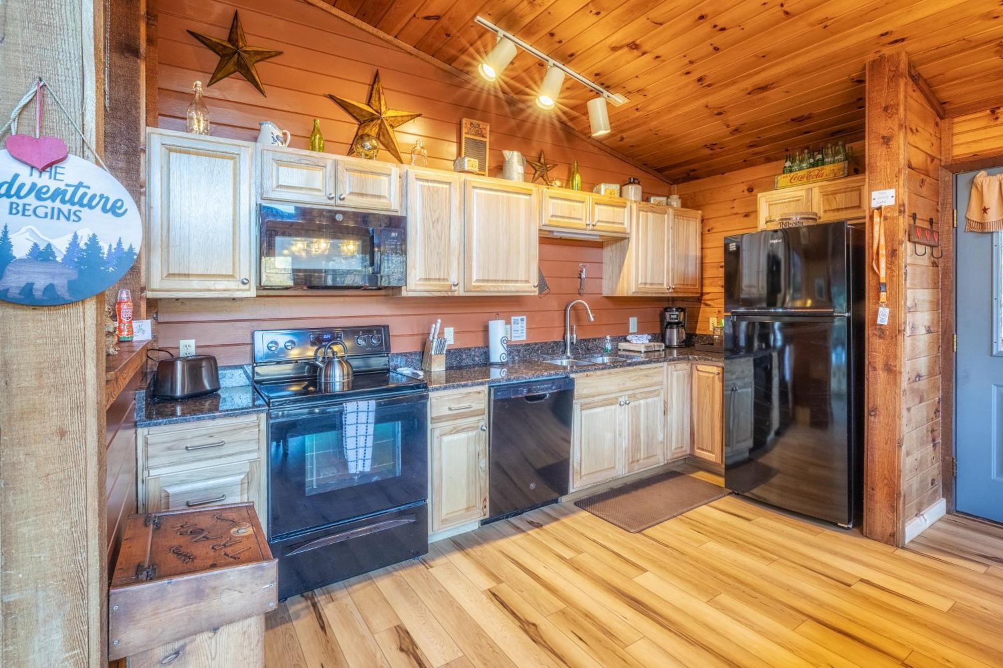 Real Log Cabin With Amazing Views, Hot Tub, Sauna, Games Gatlinburg Ngoại thất bức ảnh